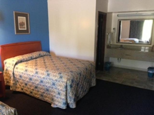 Budget Inn - Madison Стая снимка